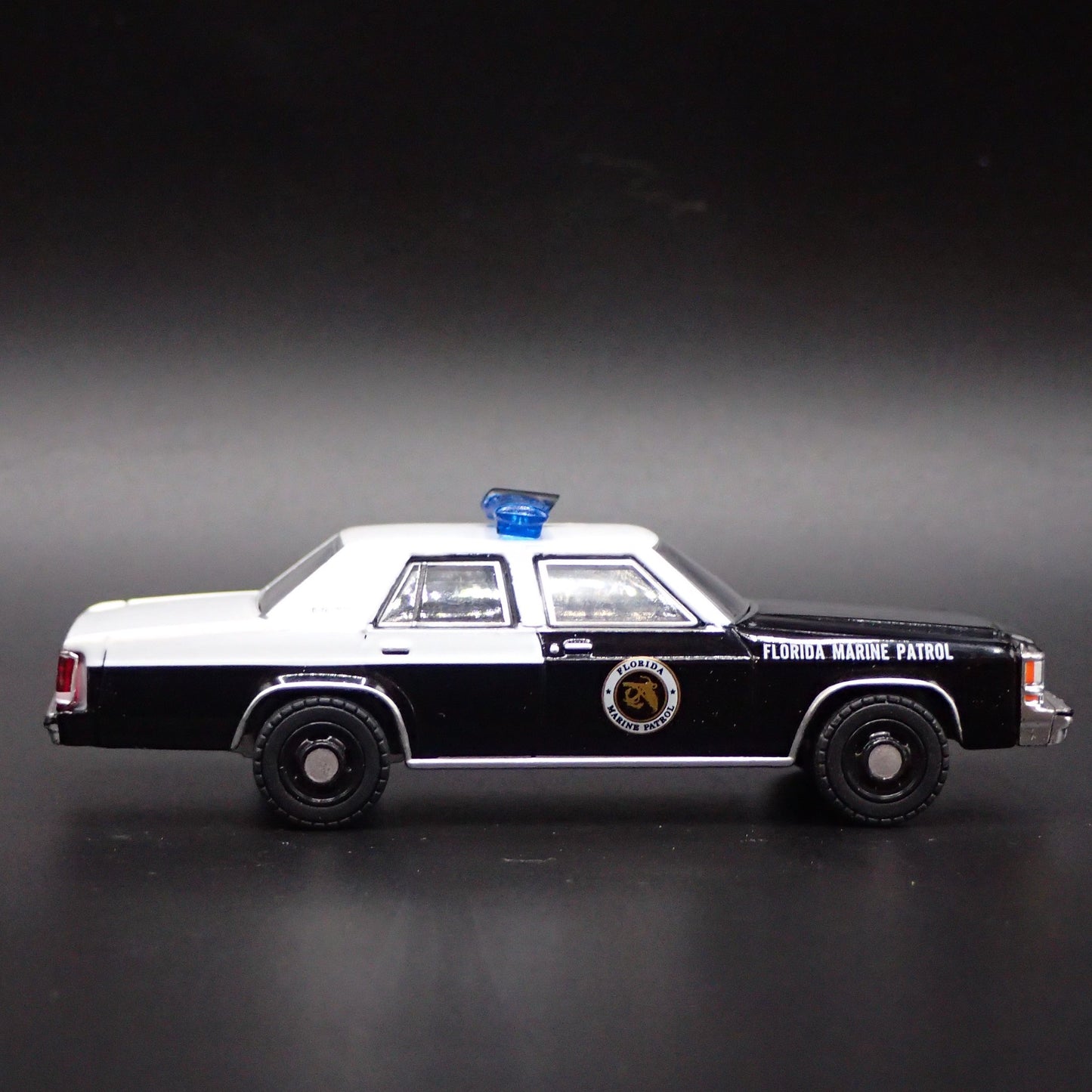 1990 FORD LTD CROWN VICTORIA FLORIDA MARINE PATROL 1:64 SCALE DIECAST MODEL CAR