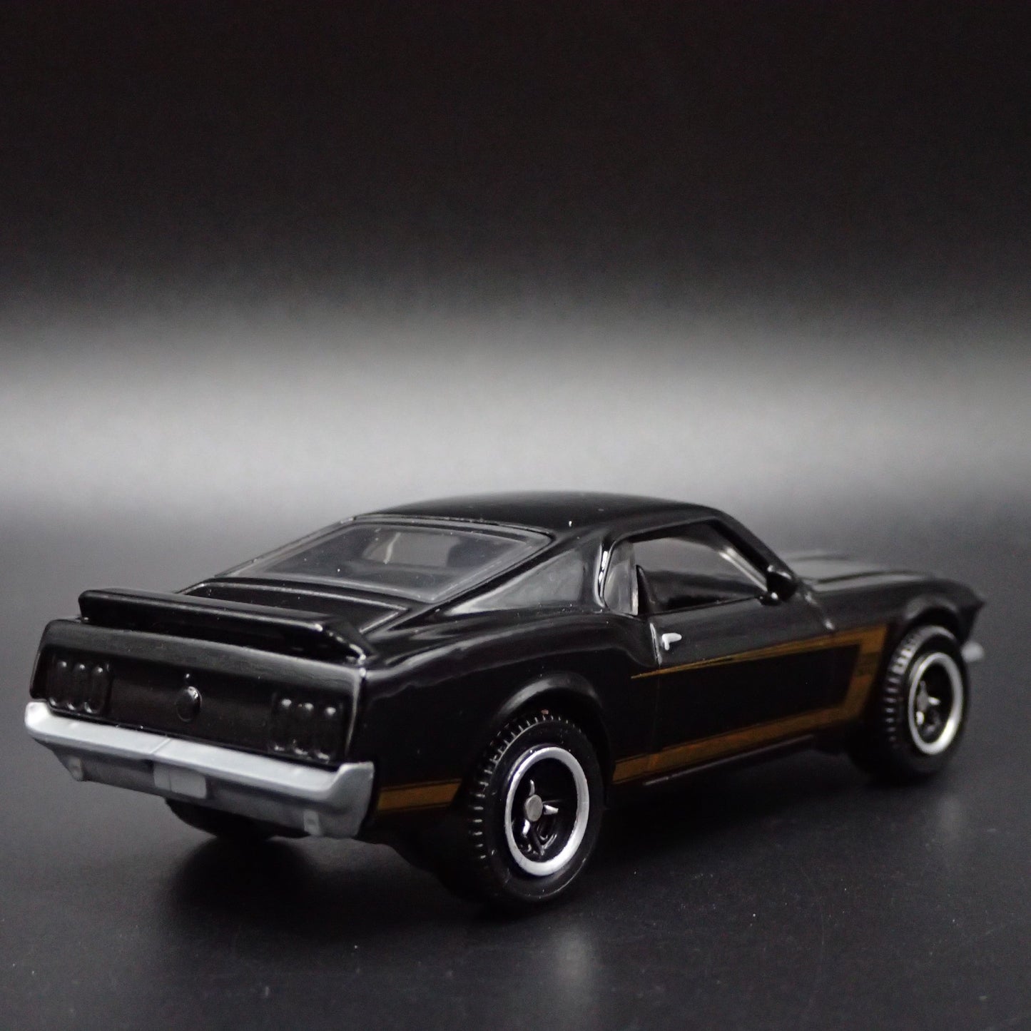 1969 69 FORD MUSTANG BOSS 302 FASTBACK 1/64 SCALE COLLECTIBLE DIECAST MODEL CAR