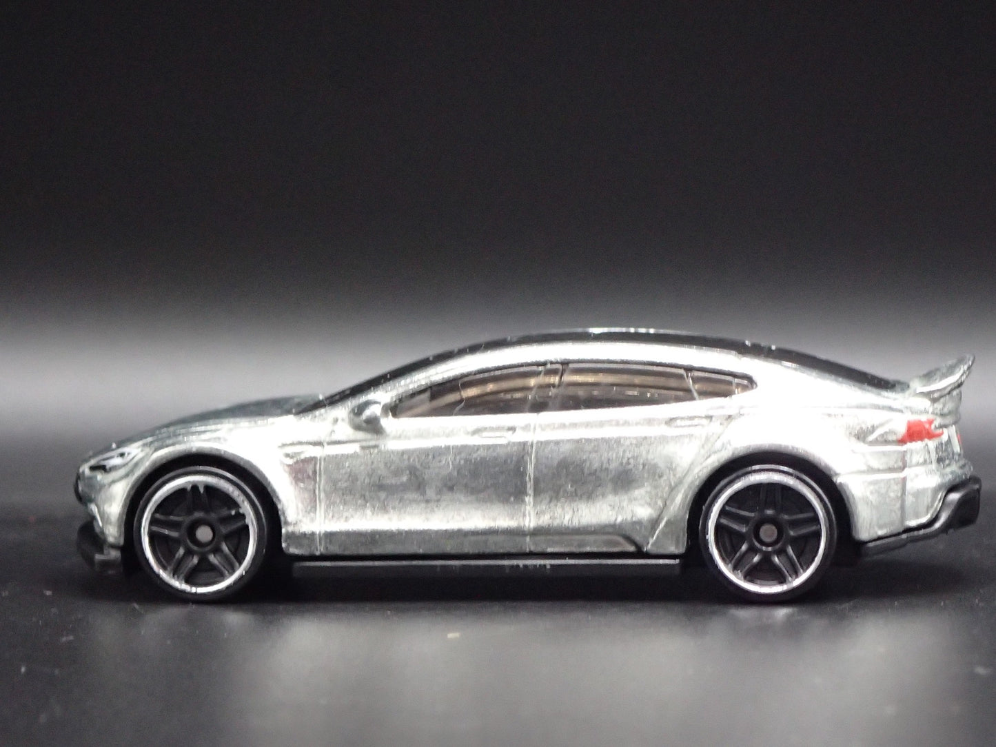 2012-2016 TESLA MODEL S SILVER 1/64 SCALE COLLECTIBLE DIORAMA DIECAST MODEL CAR