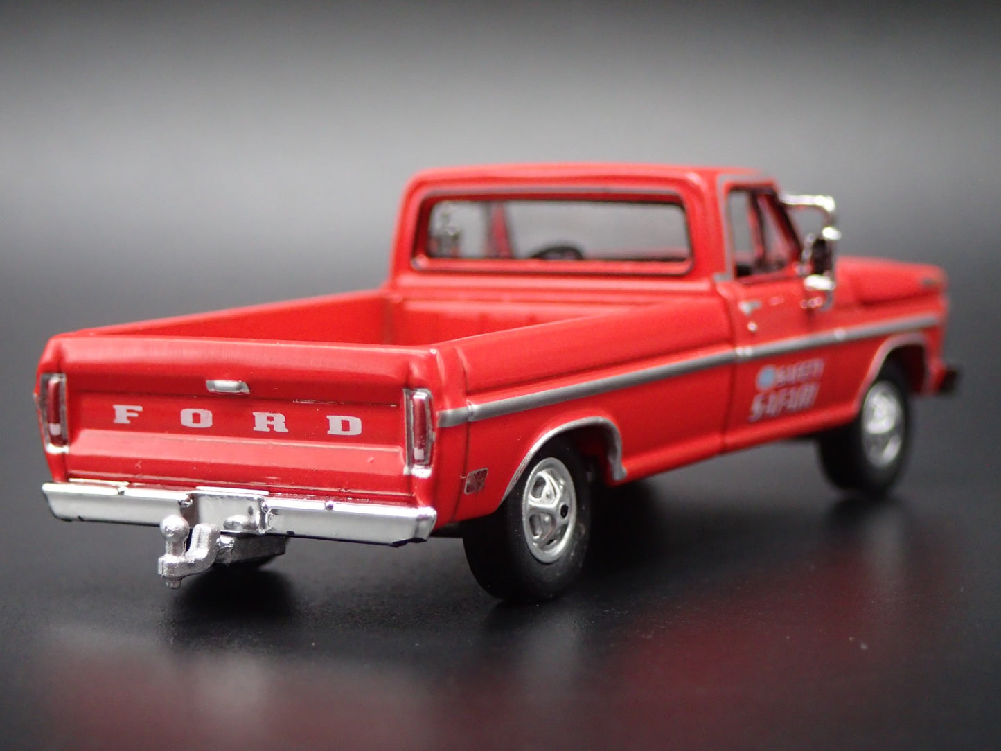 1969 69 FORD F250 PICKUP TRUCK w HITCH NHRA 1:64 SCALE DIORAMA DIECAST MODEL CAR