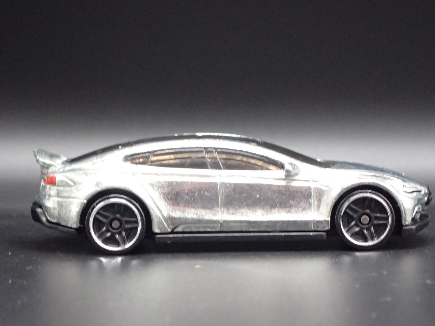 2012-2016 TESLA MODEL S SILVER 1/64 SCALE COLLECTIBLE DIORAMA DIECAST MODEL CAR