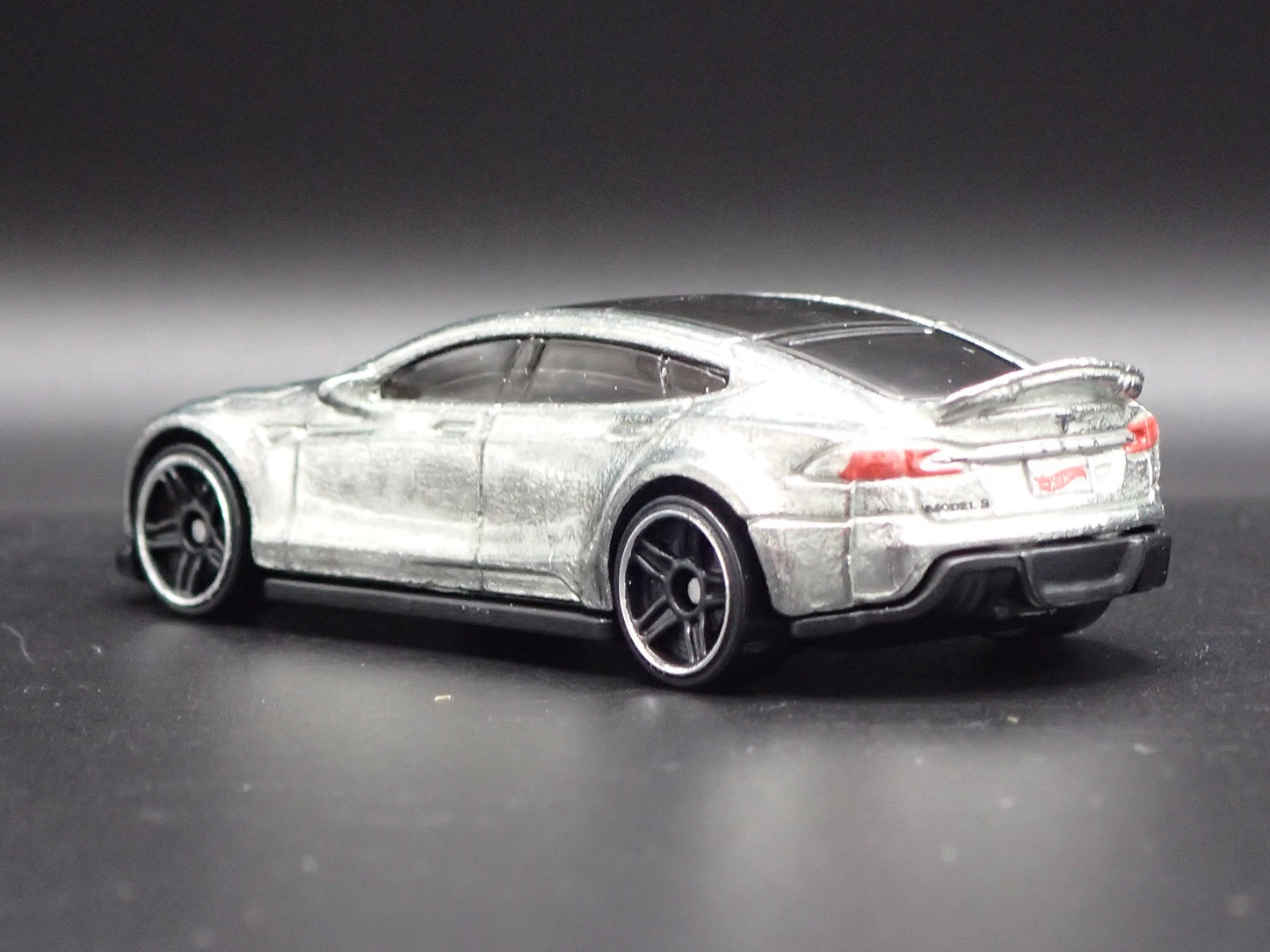 2012-2016 TESLA MODEL S SILVER 1/64 SCALE COLLECTIBLE DIORAMA DIECAST MODEL CAR