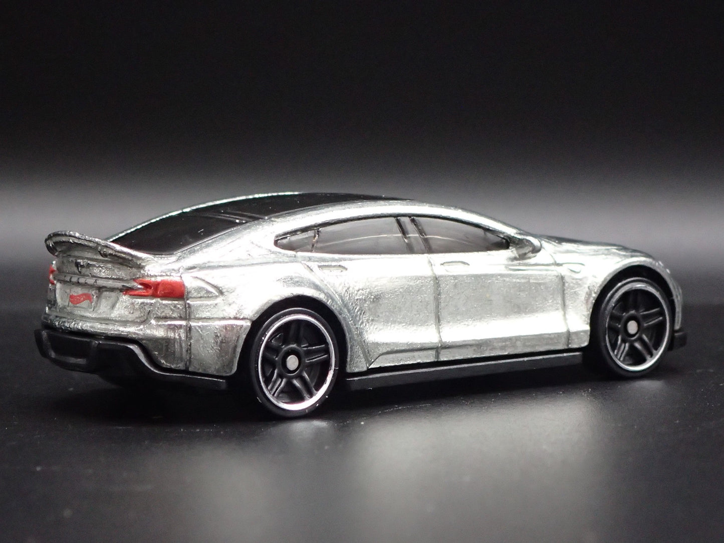 2012-2016 TESLA MODEL S SILVER 1/64 SCALE COLLECTIBLE DIORAMA DIECAST MODEL CAR