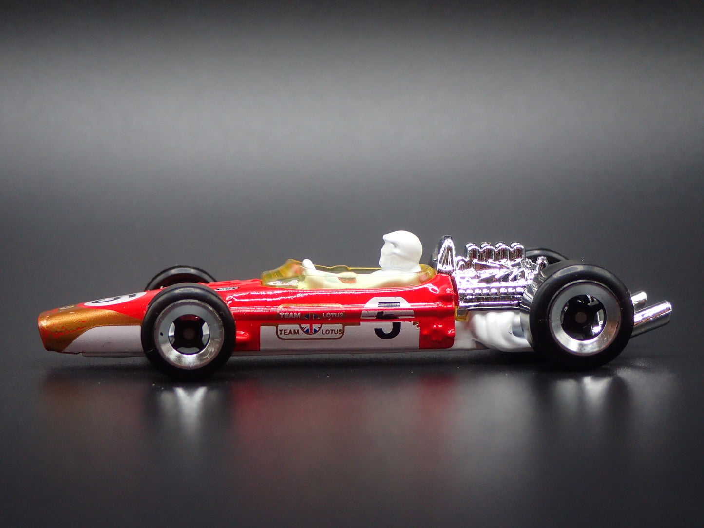 1968 68 LOTUS TYPE 49 #5 FORMULA 1 F1 RED 1/64 SCALE DIORAMA DIECAST MODEL CAR