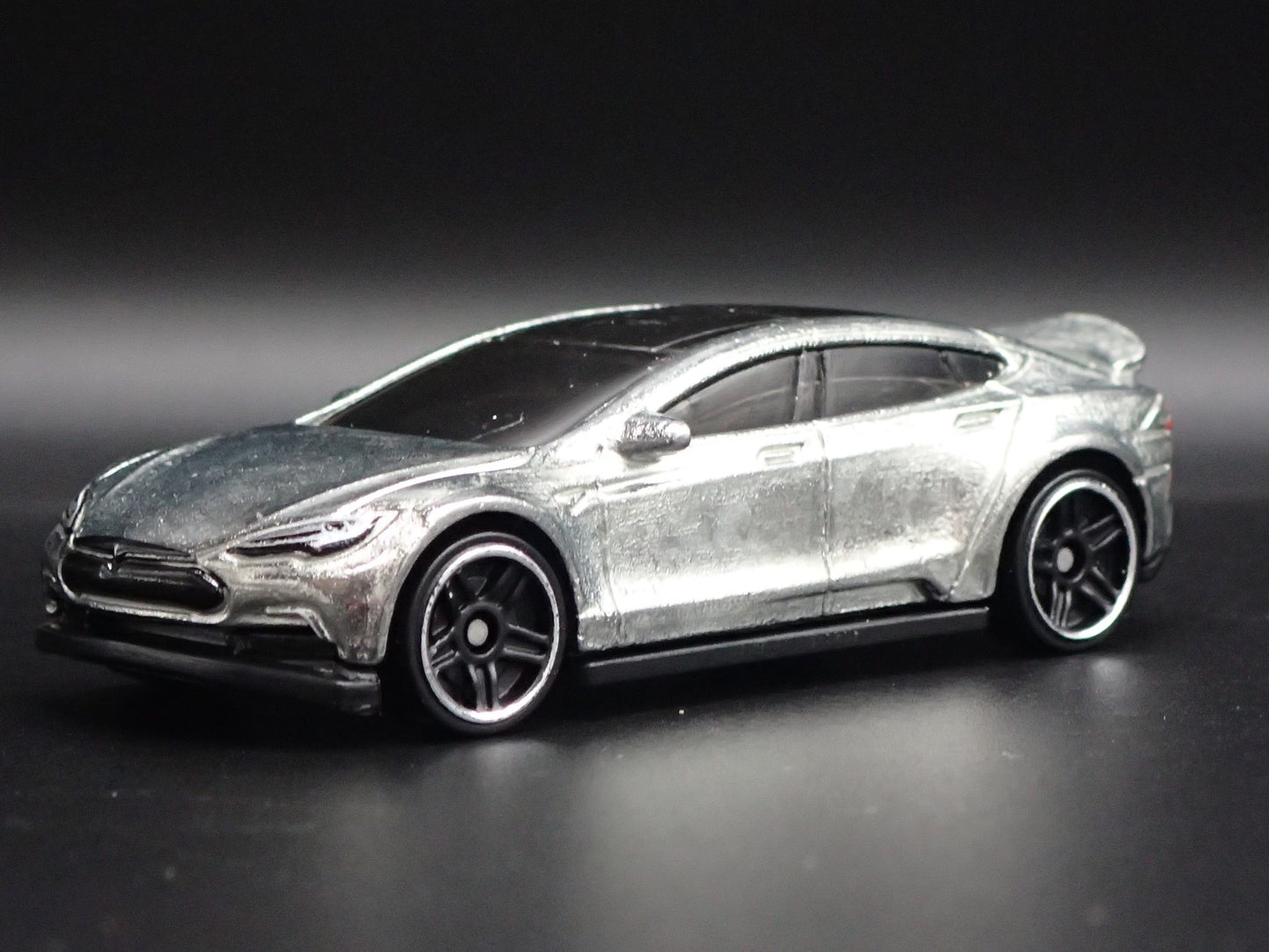 2012-2016 TESLA MODEL S SILVER 1/64 SCALE COLLECTIBLE DIORAMA DIECAST MODEL CAR