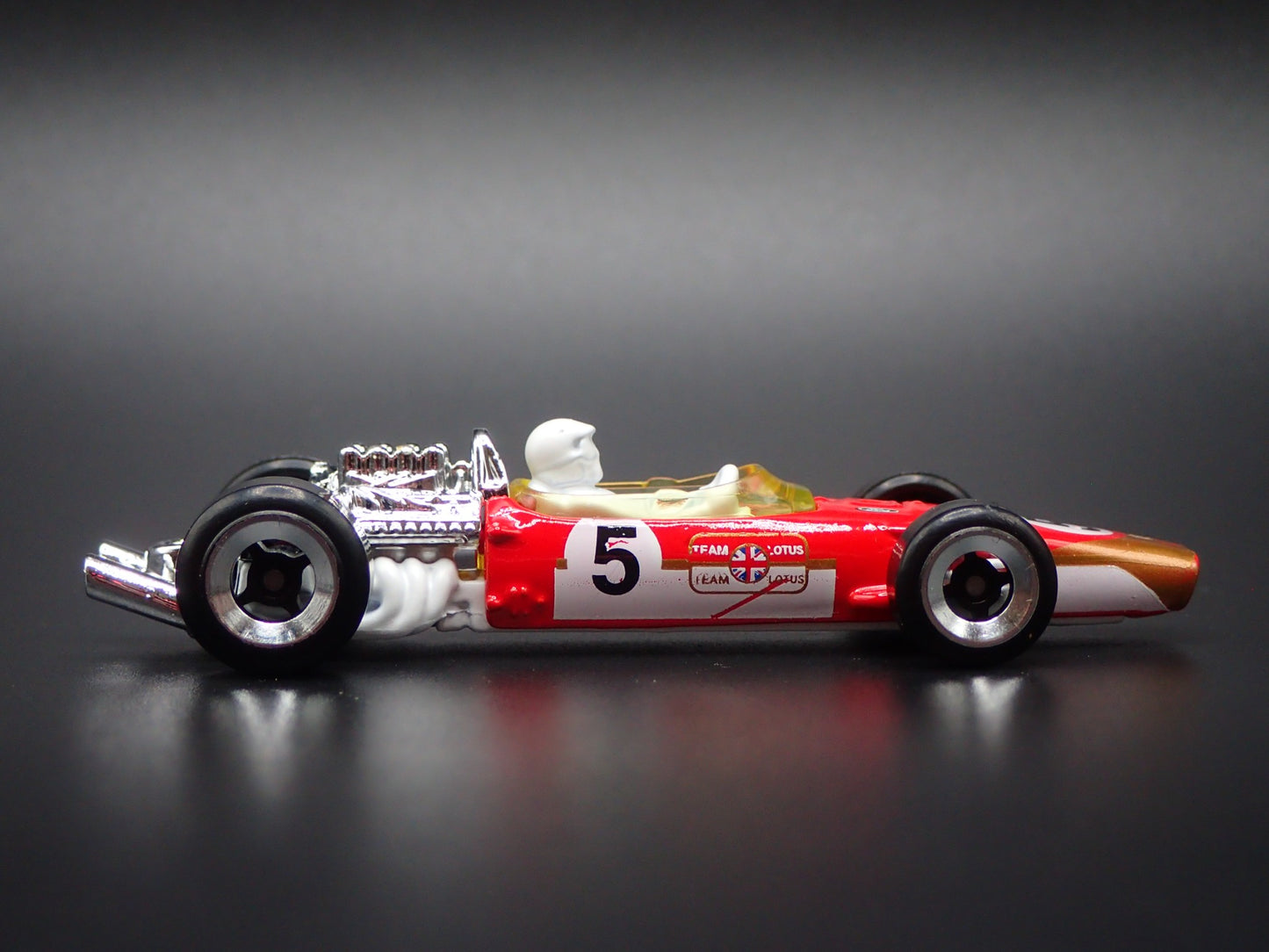 1968 68 LOTUS TYPE 49 #5 FORMULA 1 F1 RED 1/64 SCALE DIORAMA DIECAST MODEL CAR