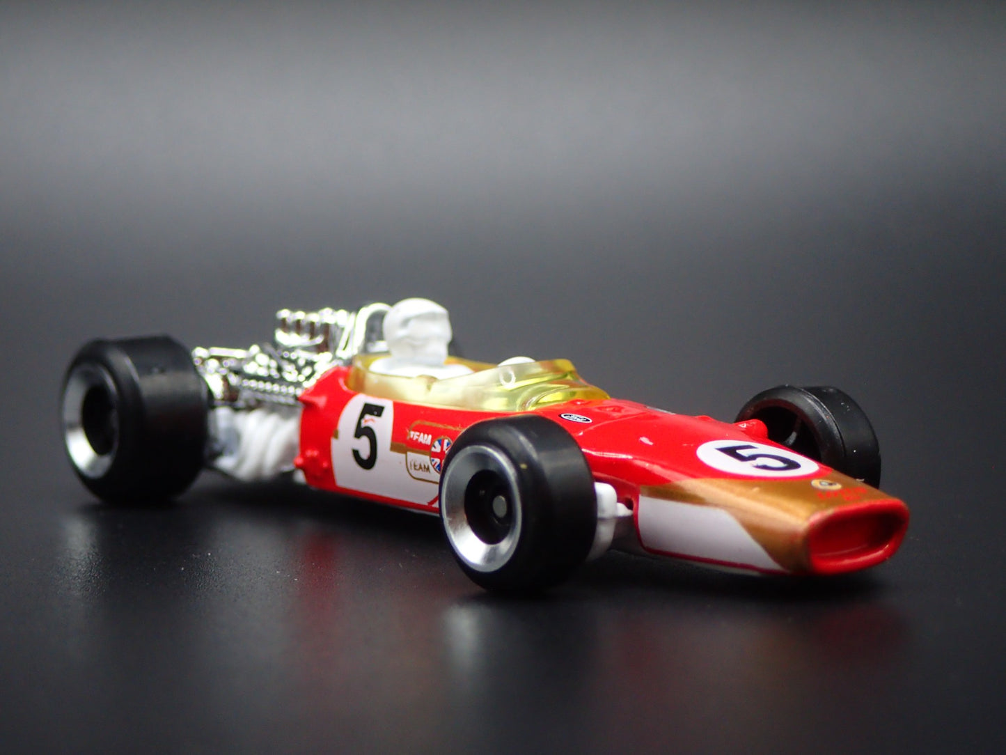 1968 68 LOTUS TYPE 49 #5 FORMULA 1 F1 RED 1/64 SCALE DIORAMA DIECAST MODEL CAR
