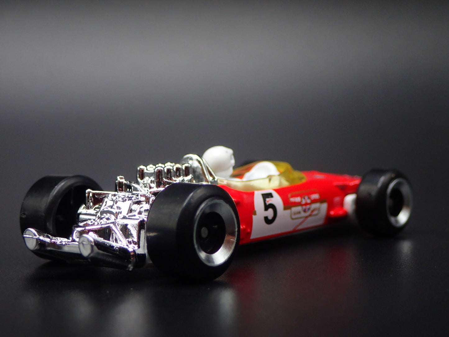 1968 68 LOTUS TYPE 49 #5 FORMULA 1 F1 RED 1/64 SCALE DIORAMA DIECAST MODEL CAR