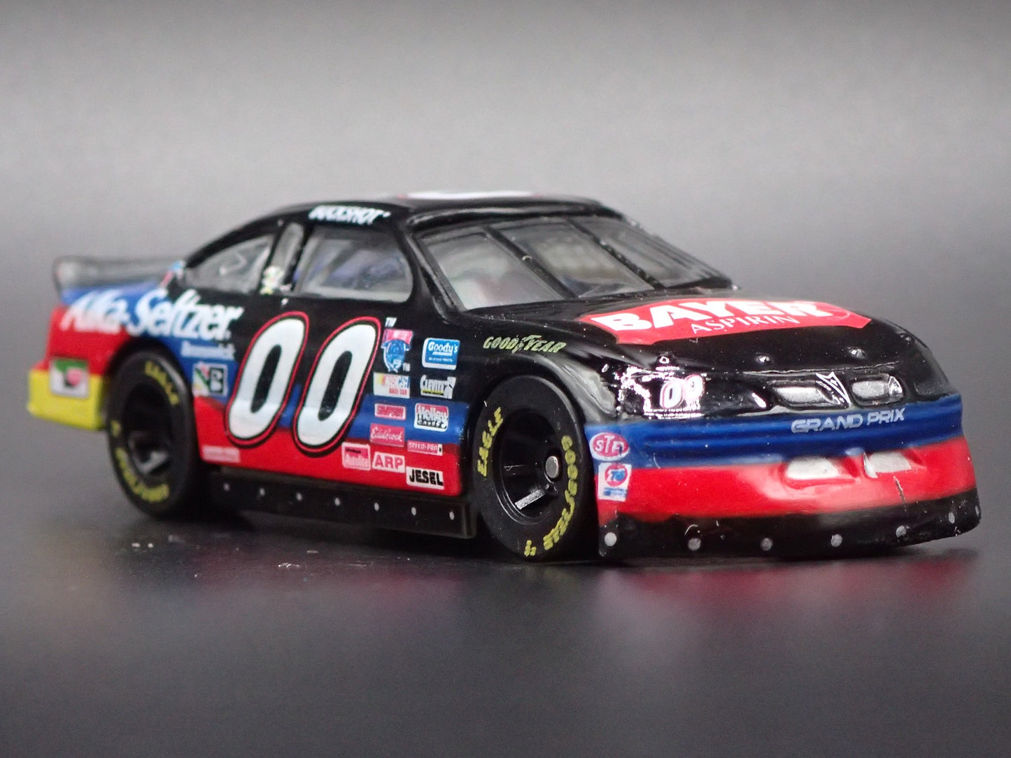 1998 98 PONTIAC GRAND PRIX 00 BUCKSHOT JONES NASCAR 1:64 SCALE DIECAST MODEL CAR