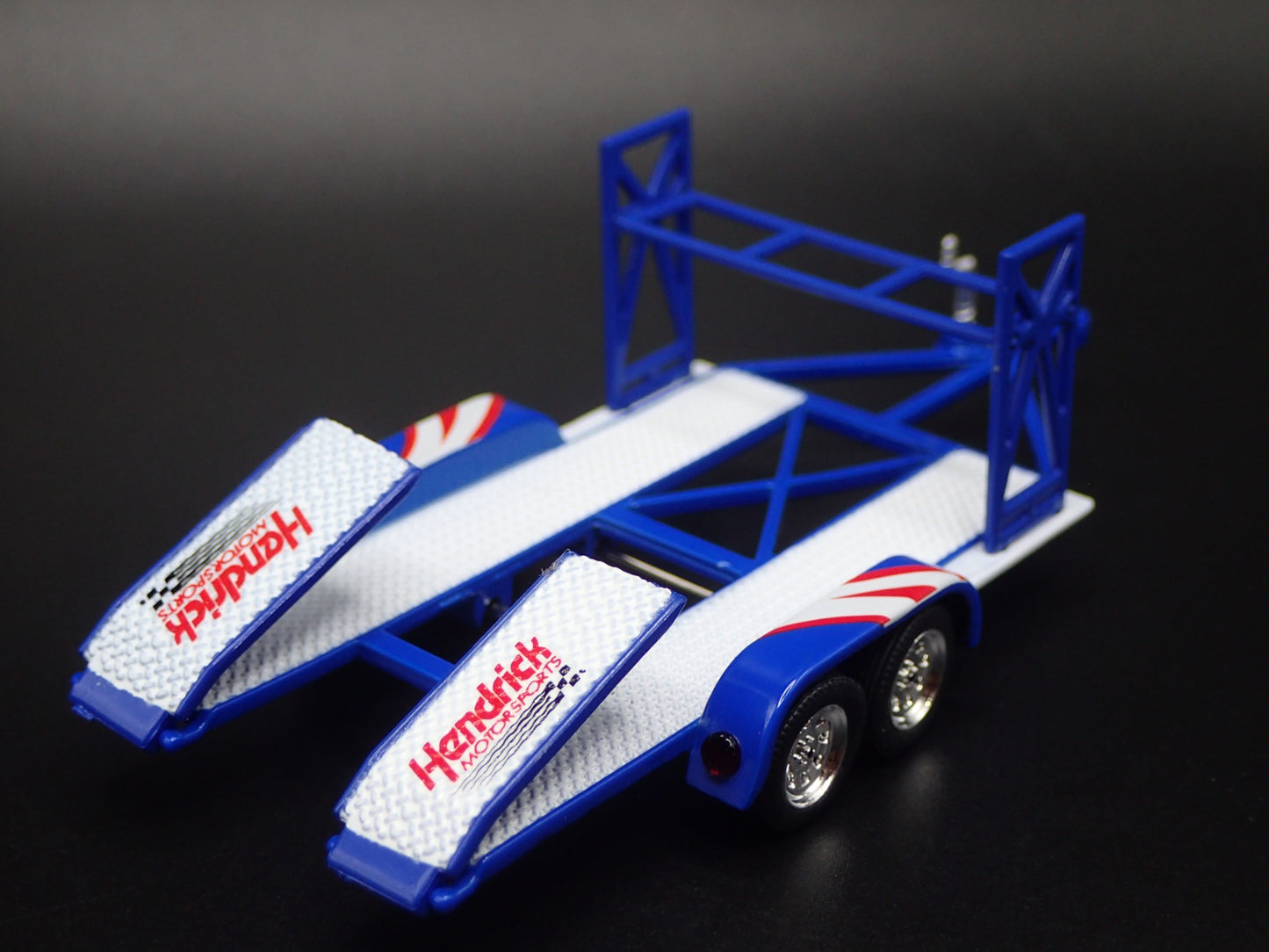 TANDEM FLATBED CAR TRAILER w/ LOADING RAMPS 1:64 SCALE DIORAMA DIECAST MODEL