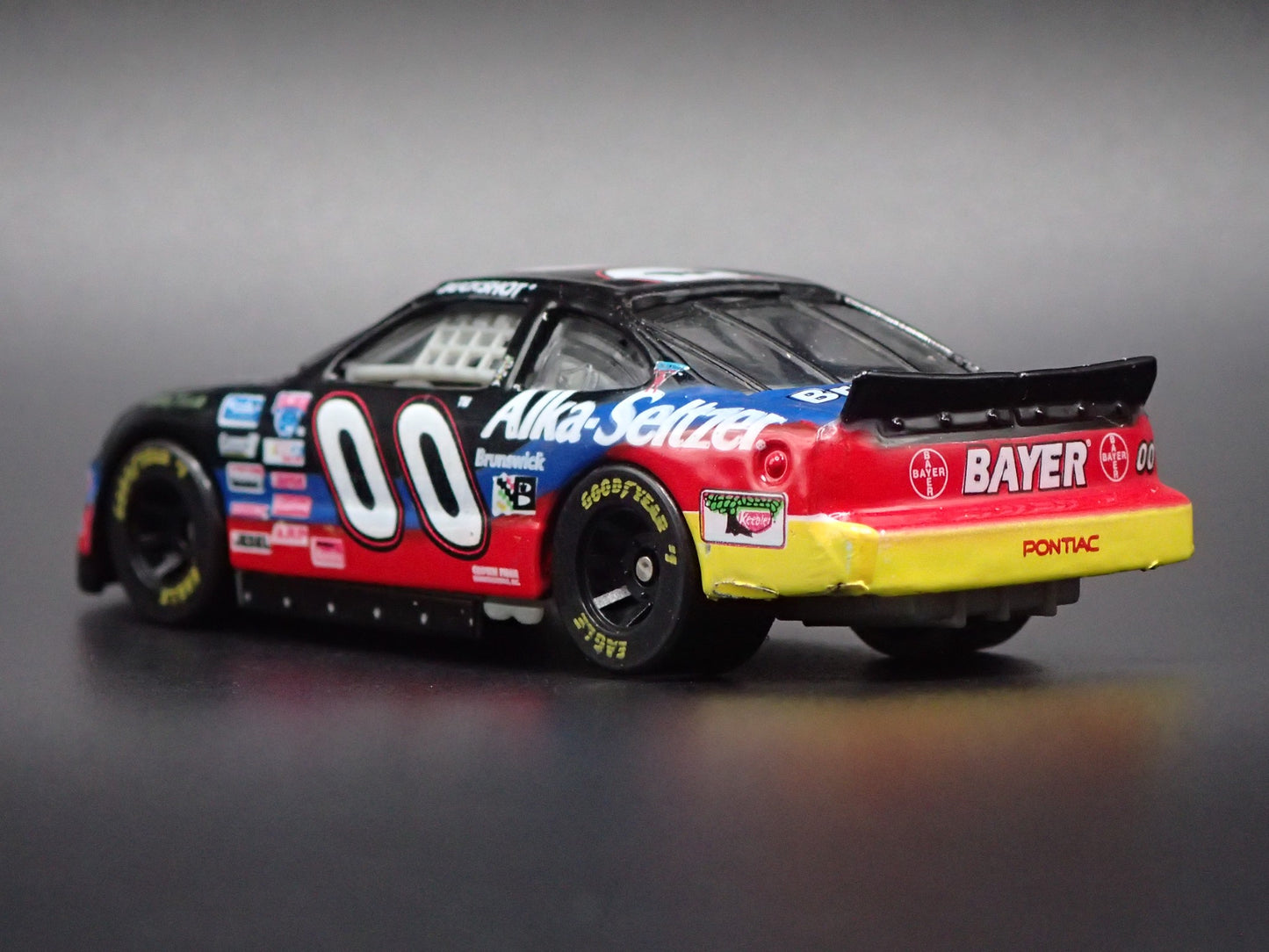 1998 98 PONTIAC GRAND PRIX 00 BUCKSHOT JONES NASCAR 1:64 SCALE DIECAST MODEL CAR