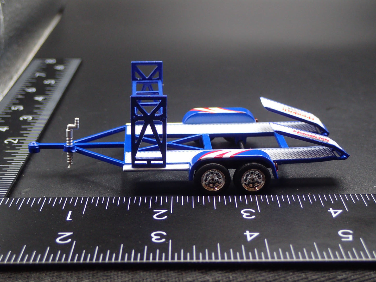 TANDEM FLATBED CAR TRAILER w/ LOADING RAMPS 1:64 SCALE DIORAMA DIECAST MODEL