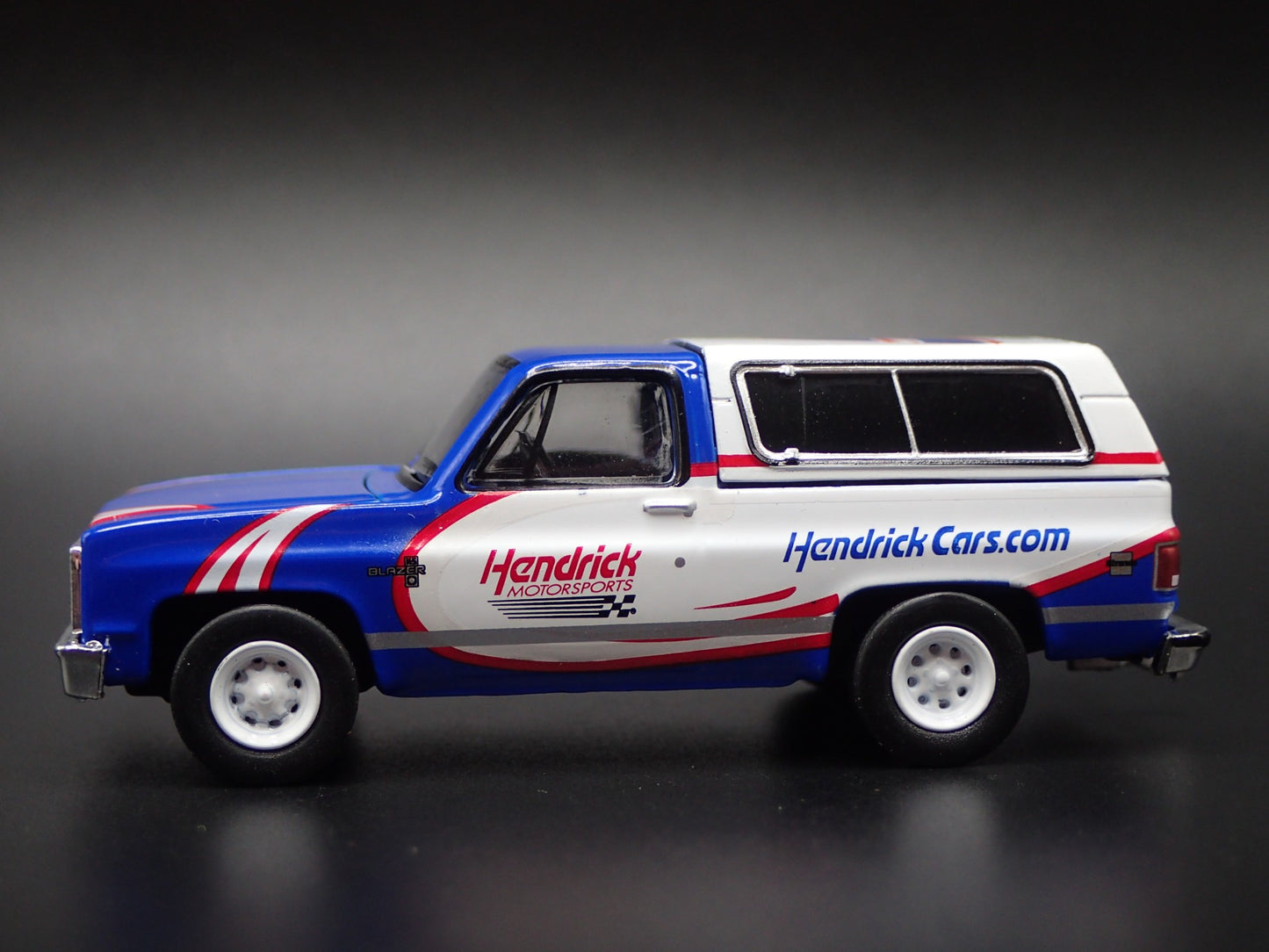 1986 86 CHEVY CHEVROLET K5 BLAZER HENDRICK w HITCH 1:64 SCALE DIECAST MODEL CAR