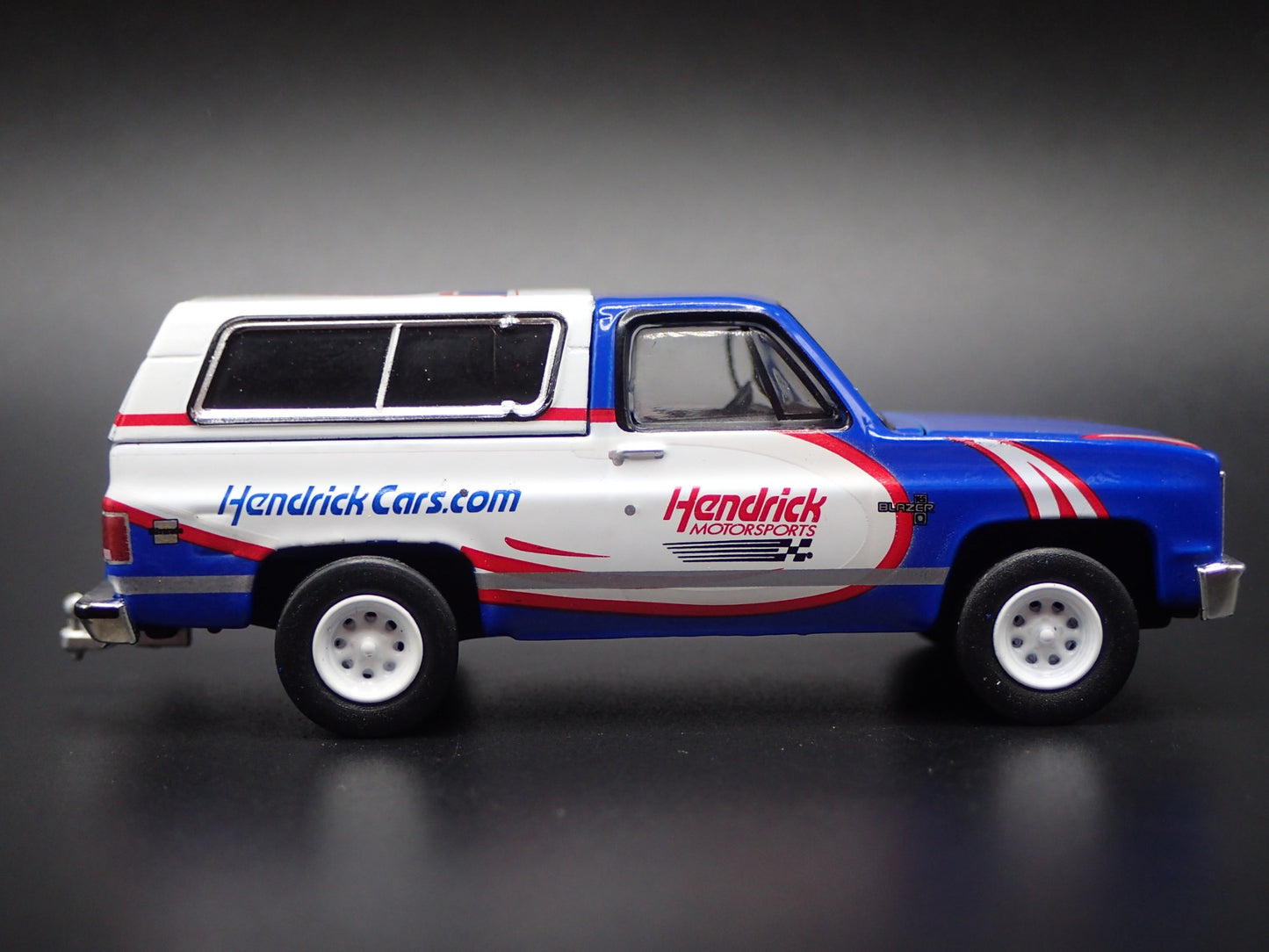 1986 86 CHEVY CHEVROLET K5 BLAZER HENDRICK w HITCH 1:64 SCALE DIECAST MODEL CAR