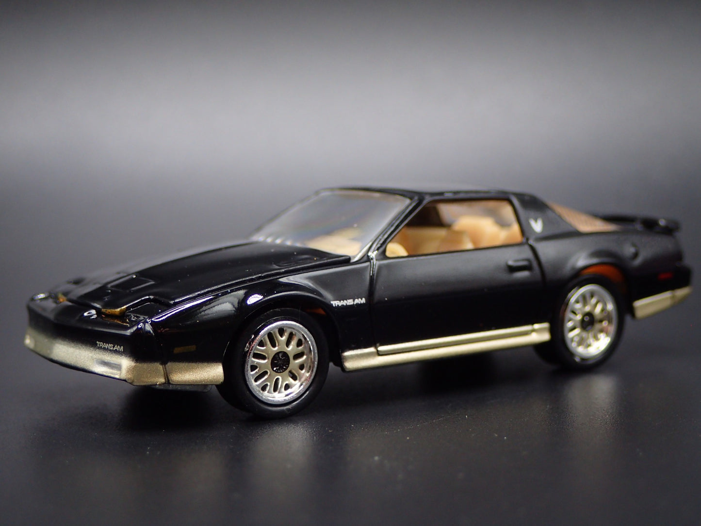 1986 86 PONTIAC FIREBIRD TRANS AM TA BLACK 1:64 SCALE DIORAMA DIECAST MODEL CAR