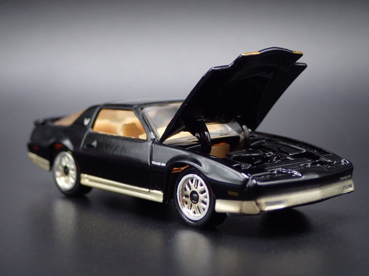 1986 86 PONTIAC FIREBIRD TRANS AM TA BLACK 1:64 SCALE DIORAMA DIECAST MODEL CAR