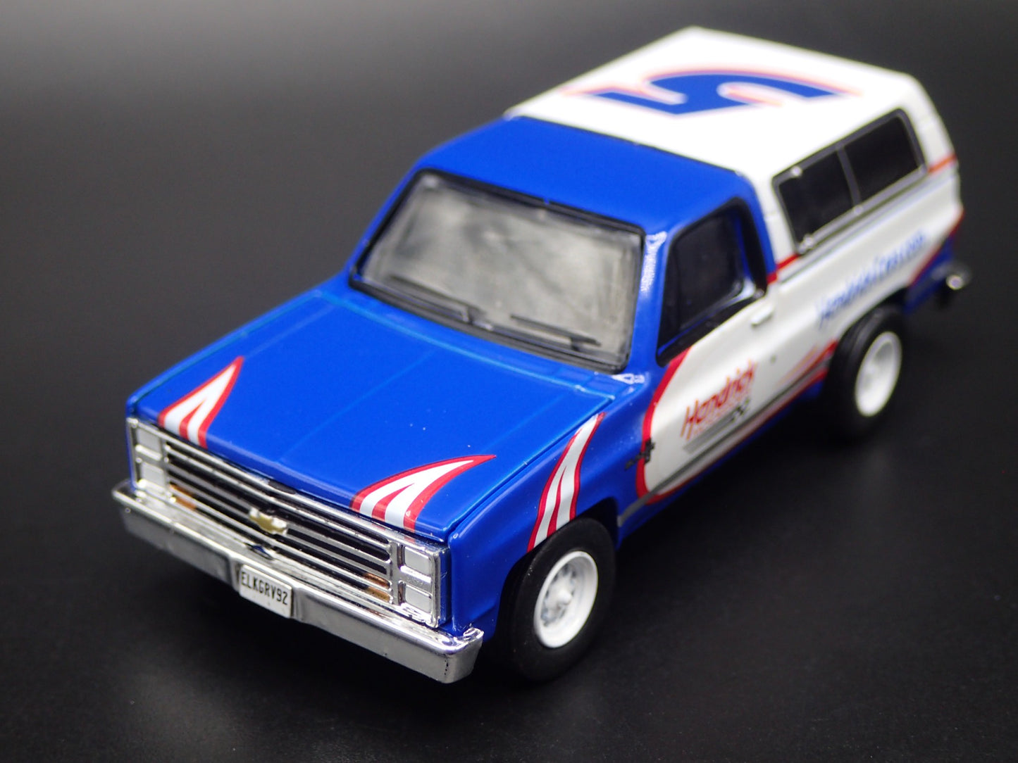 1986 86 CHEVY CHEVROLET K5 BLAZER HENDRICK w HITCH 1:64 SCALE DIECAST MODEL CAR
