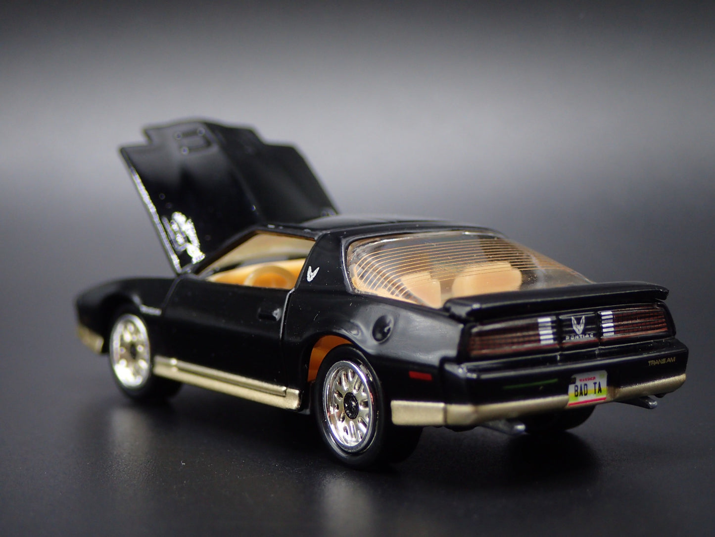 1986 86 PONTIAC FIREBIRD TRANS AM TA BLACK 1:64 SCALE DIORAMA DIECAST MODEL CAR