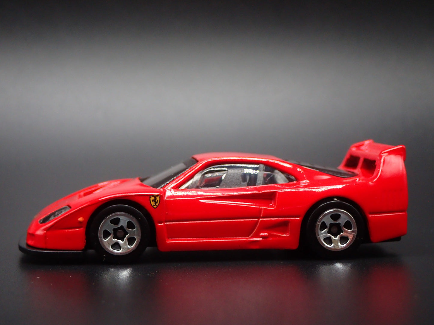 1987-1992 FERRARI F40 COMPETIZIONE RED 1:64 SCALE COLLECTIBLE DIECAST MODEL CAR