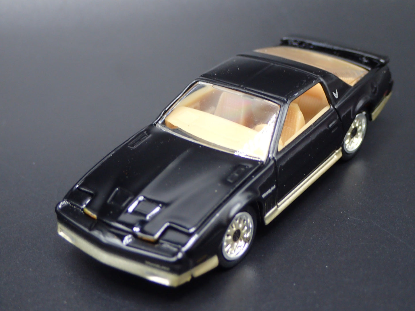 1986 86 PONTIAC FIREBIRD TRANS AM TA BLACK 1:64 SCALE DIORAMA DIECAST MODEL CAR