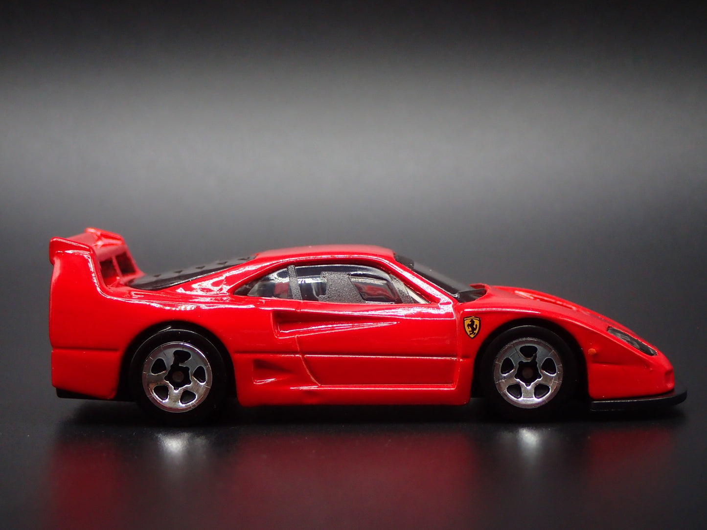 1987-1992 FERRARI F40 COMPETIZIONE RED 1:64 SCALE COLLECTIBLE DIECAST MODEL CAR