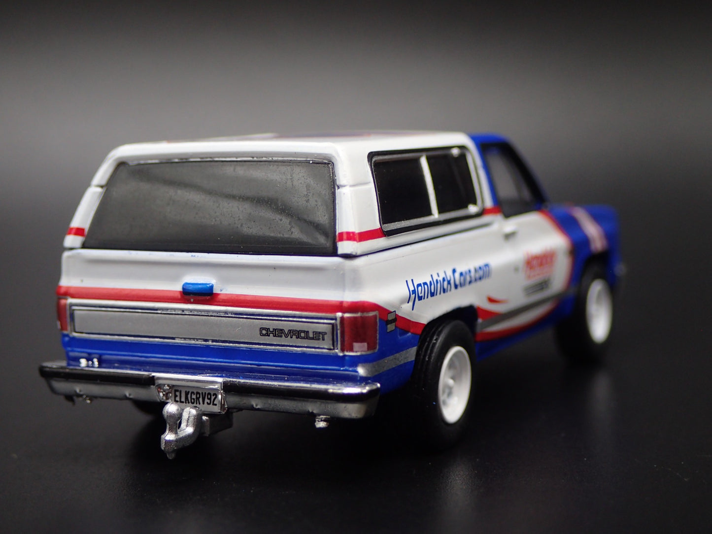 1986 86 CHEVY CHEVROLET K5 BLAZER HENDRICK w HITCH 1:64 SCALE DIECAST MODEL CAR