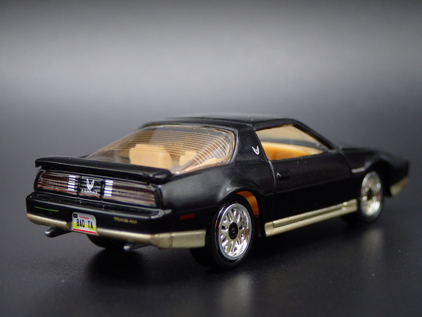 1986 86 PONTIAC FIREBIRD TRANS AM TA BLACK 1:64 SCALE DIORAMA DIECAST MODEL CAR