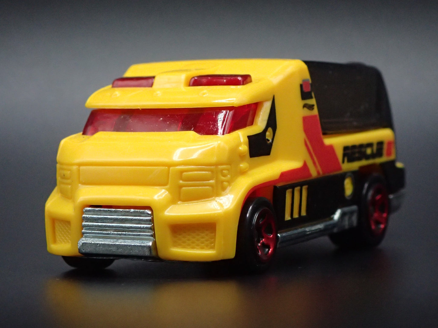 FIRE ENGINE TRUCK RAPID RESPONSE RESCUE YELLOW 1:64 HW SCALE DIECAST MODEL CAR
