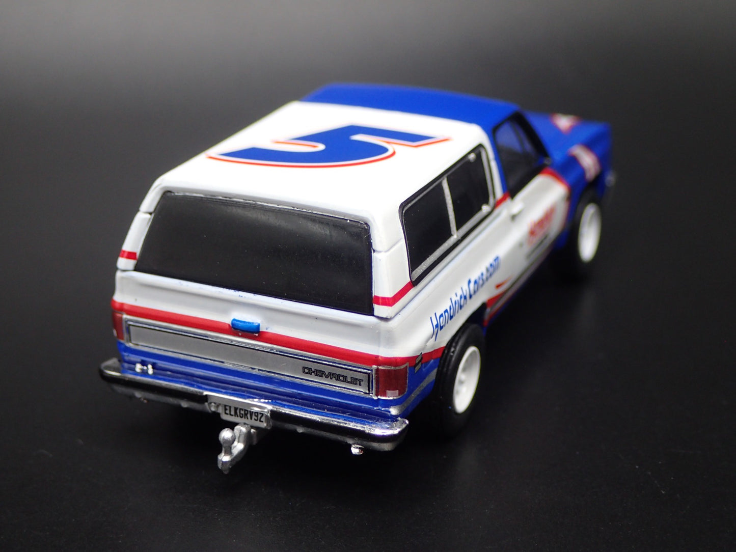 1986 86 CHEVY CHEVROLET K5 BLAZER HENDRICK w HITCH 1:64 SCALE DIECAST MODEL CAR