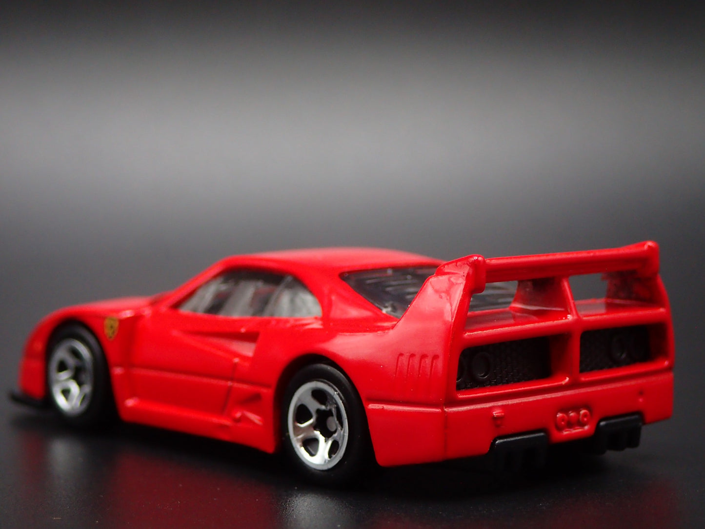 1987-1992 FERRARI F40 COMPETIZIONE RED 1:64 SCALE COLLECTIBLE DIECAST MODEL CAR