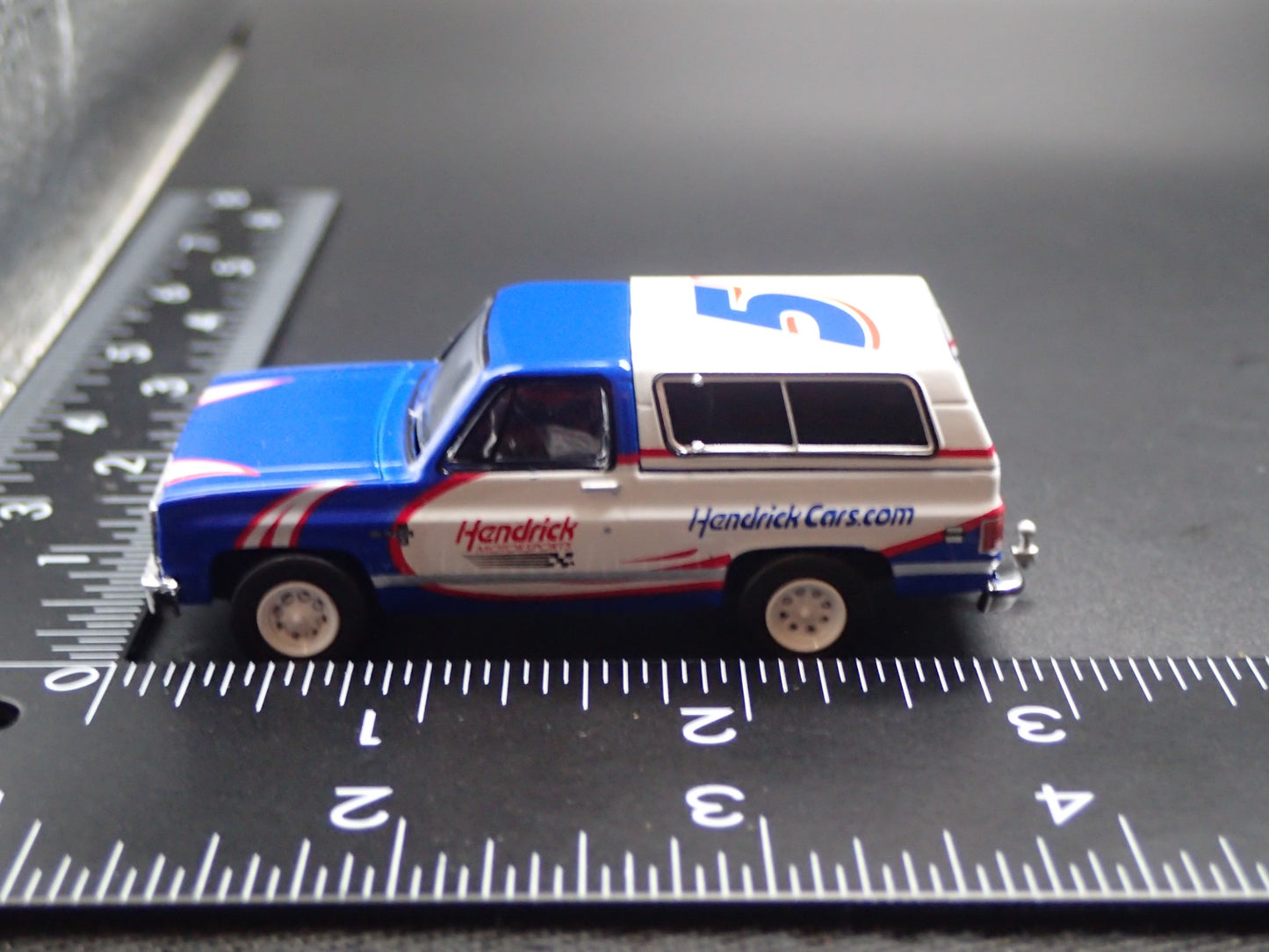 1986 86 CHEVY CHEVROLET K5 BLAZER HENDRICK w HITCH 1:64 SCALE DIECAST MODEL CAR