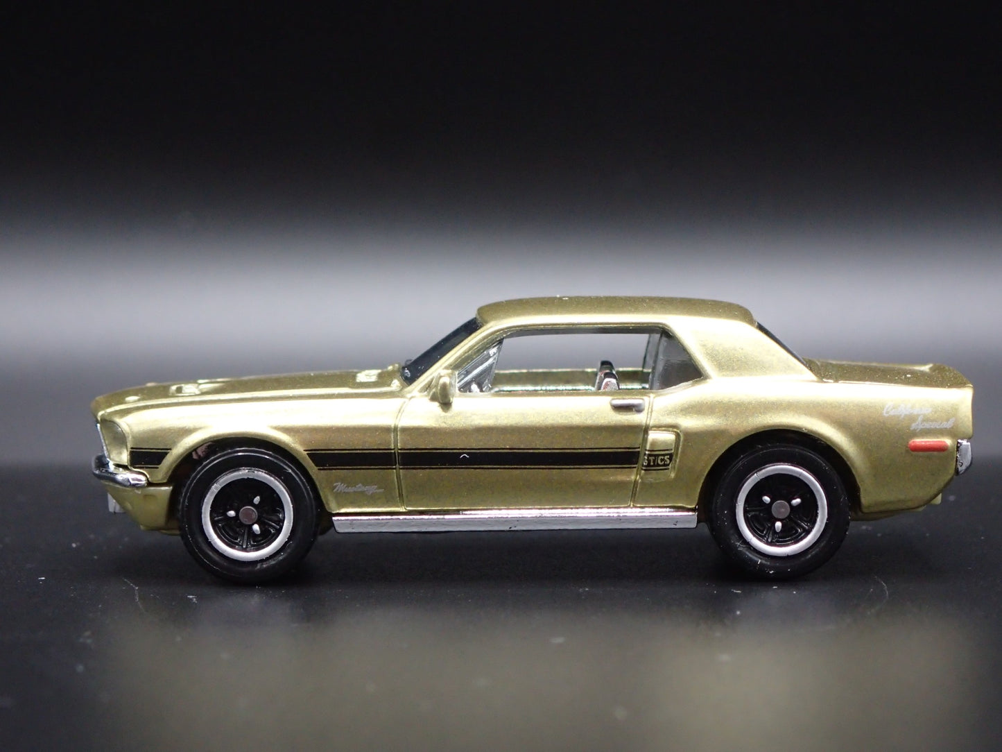 1968 68 FORD MUSTANG COUPE GTGS 1:64 SCALE COLLECTIBLE DIORAMA DIECAST MODEL CAR