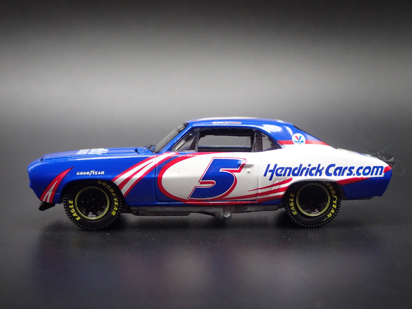 1969 69 CHEVY CHEVROLET CAMARO HENDRICK CARS RACING 1:64 SCALE DIECAST MODEL CAR