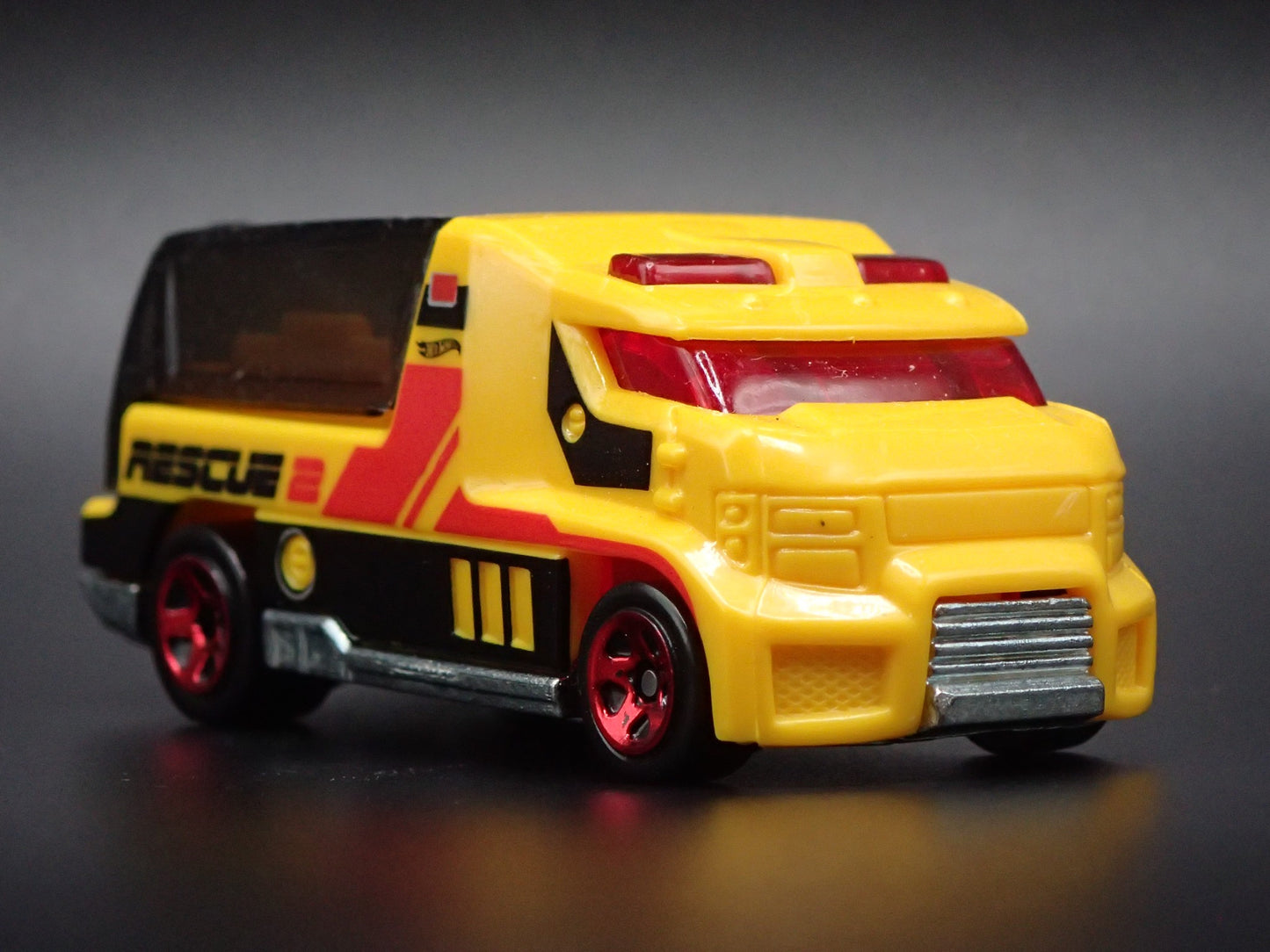 FIRE ENGINE TRUCK RAPID RESPONSE RESCUE YELLOW 1:64 HW SCALE DIECAST MODEL CAR