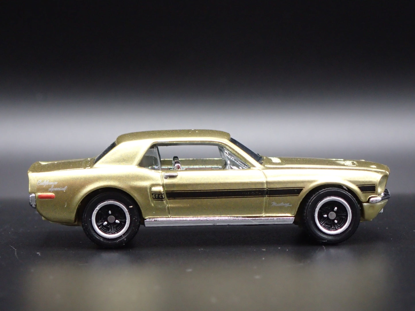 1968 68 FORD MUSTANG COUPE GTGS 1:64 SCALE COLLECTIBLE DIORAMA DIECAST MODEL CAR