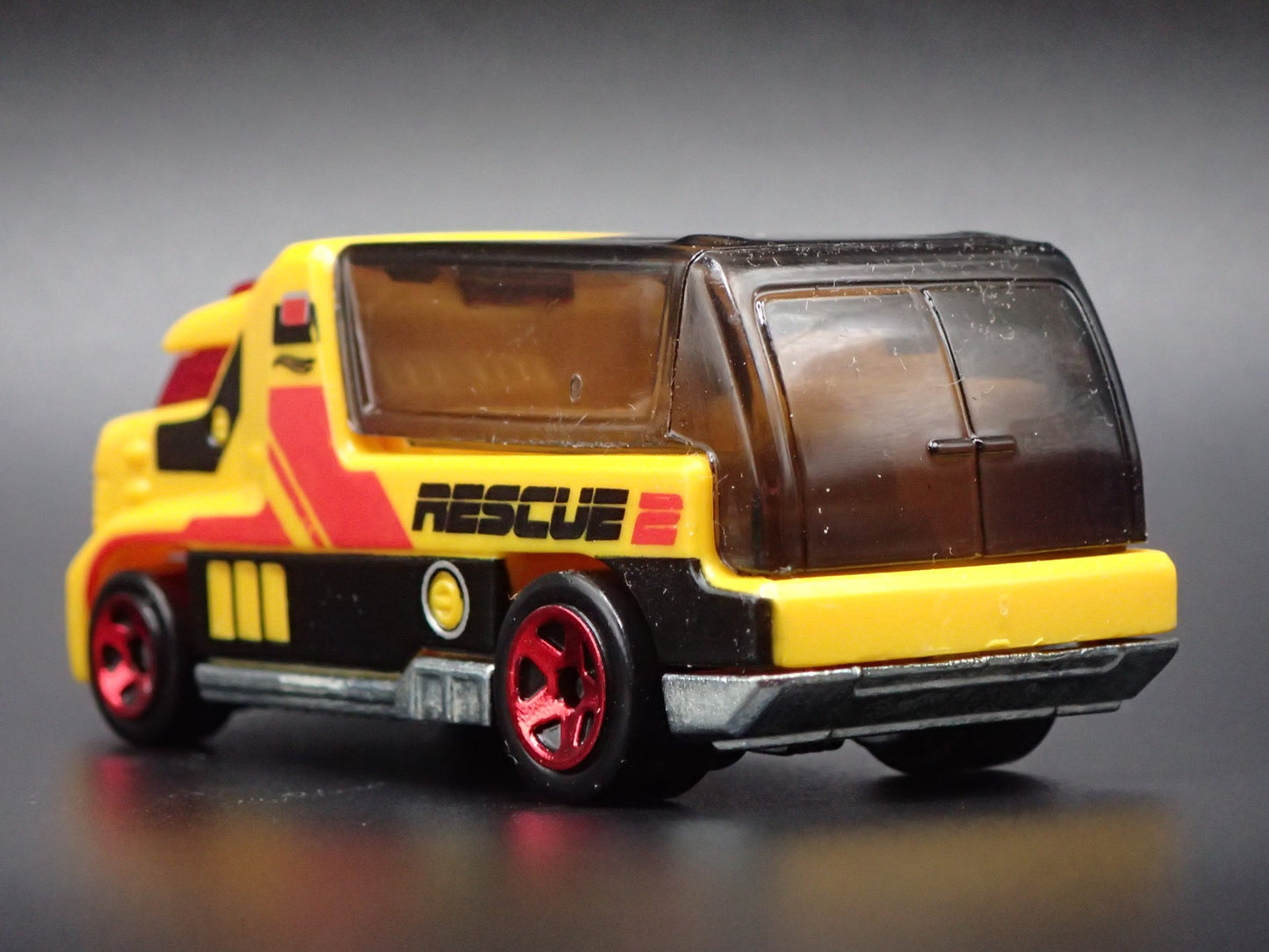 FIRE ENGINE TRUCK RAPID RESPONSE RESCUE YELLOW 1:64 HW SCALE DIECAST MODEL CAR