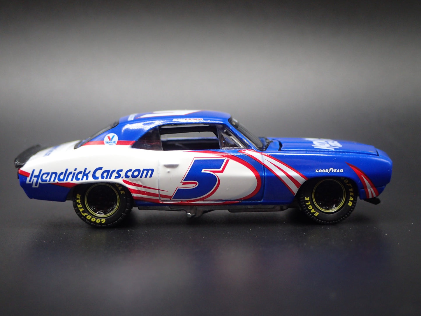 1969 69 CHEVY CHEVROLET CAMARO HENDRICK CARS RACING 1:64 SCALE DIECAST MODEL CAR