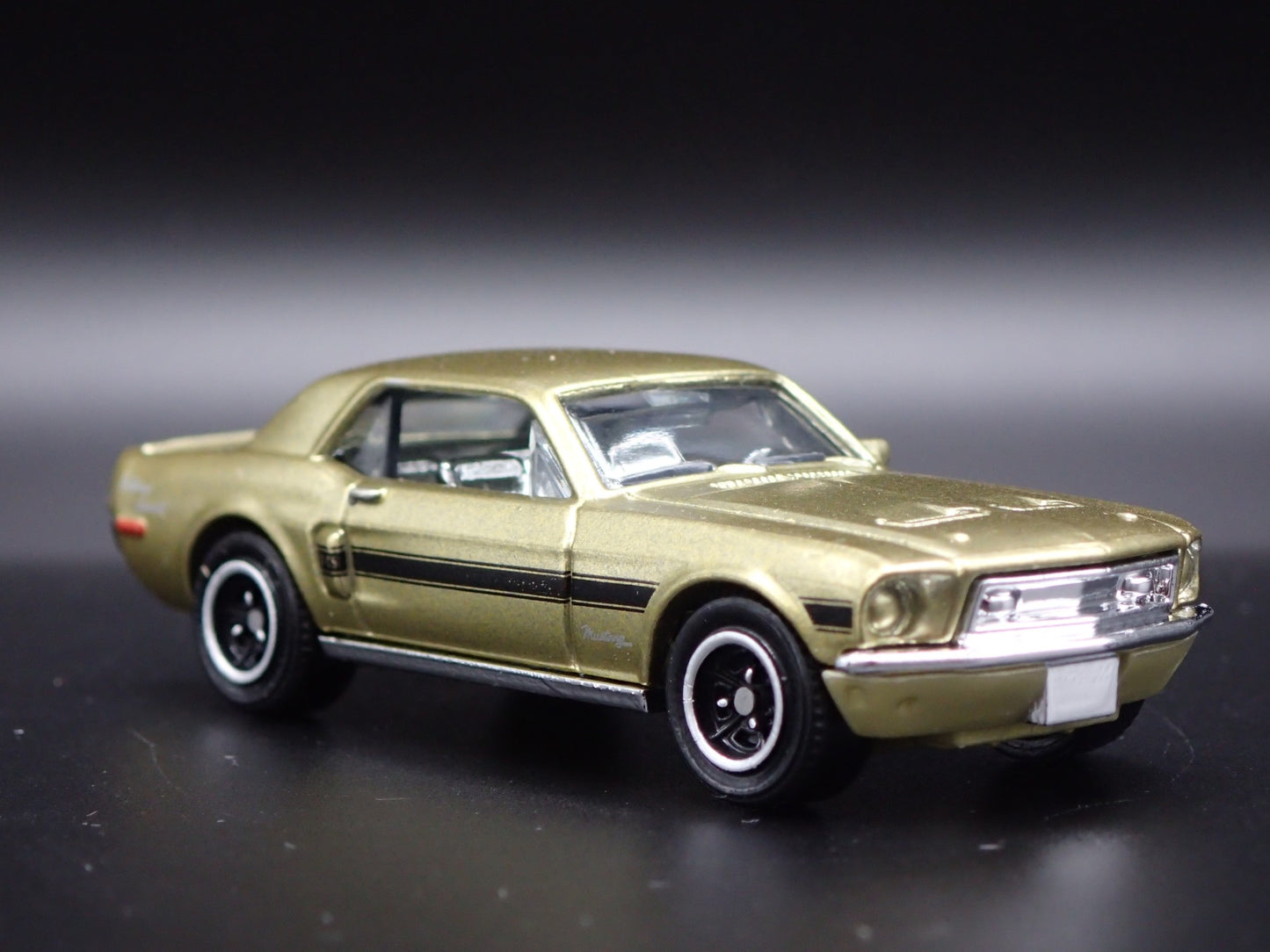 1968 68 FORD MUSTANG COUPE GTGS 1:64 SCALE COLLECTIBLE DIORAMA DIECAST MODEL CAR