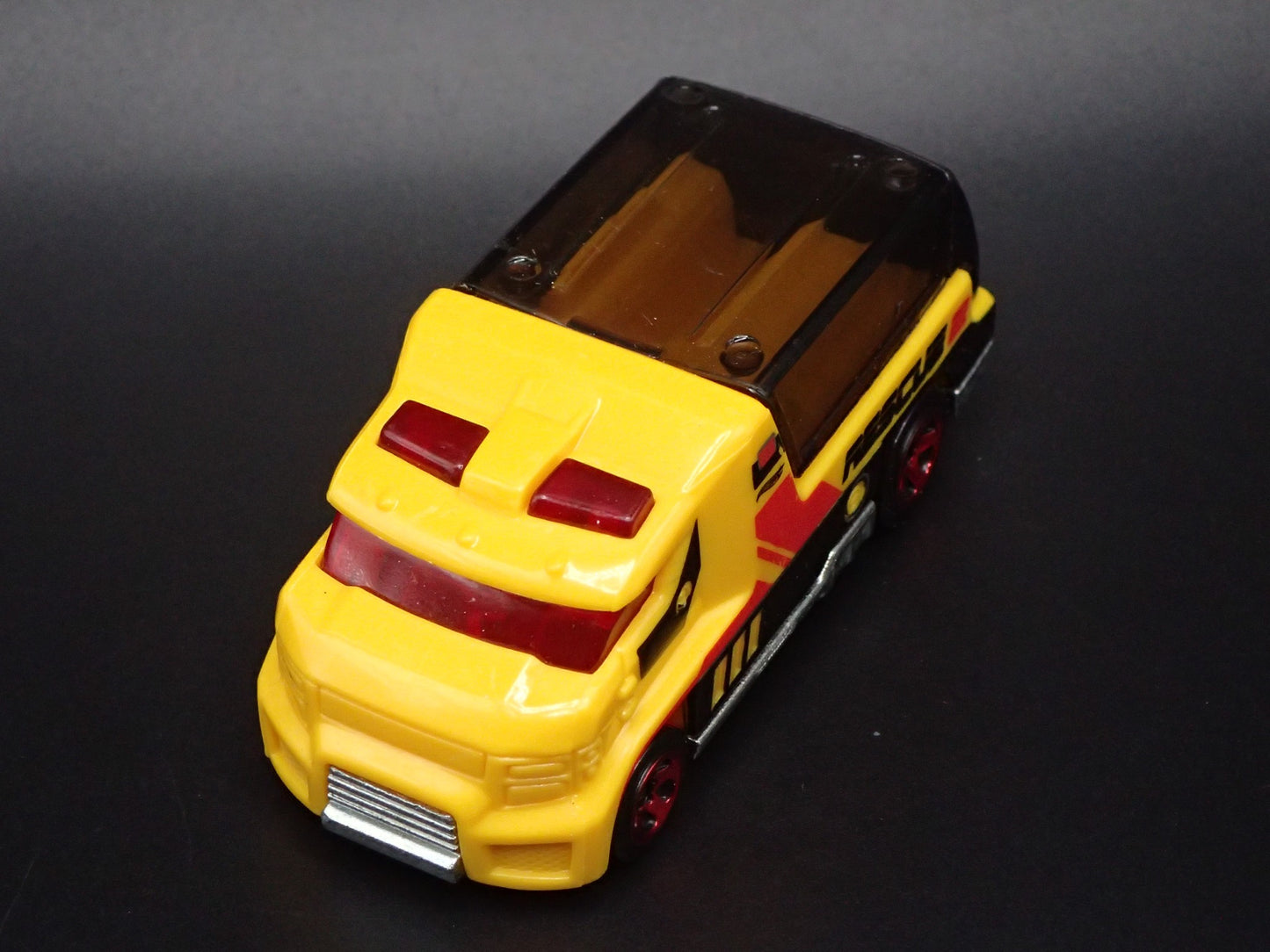 FIRE ENGINE TRUCK RAPID RESPONSE RESCUE YELLOW 1:64 HW SCALE DIECAST MODEL CAR