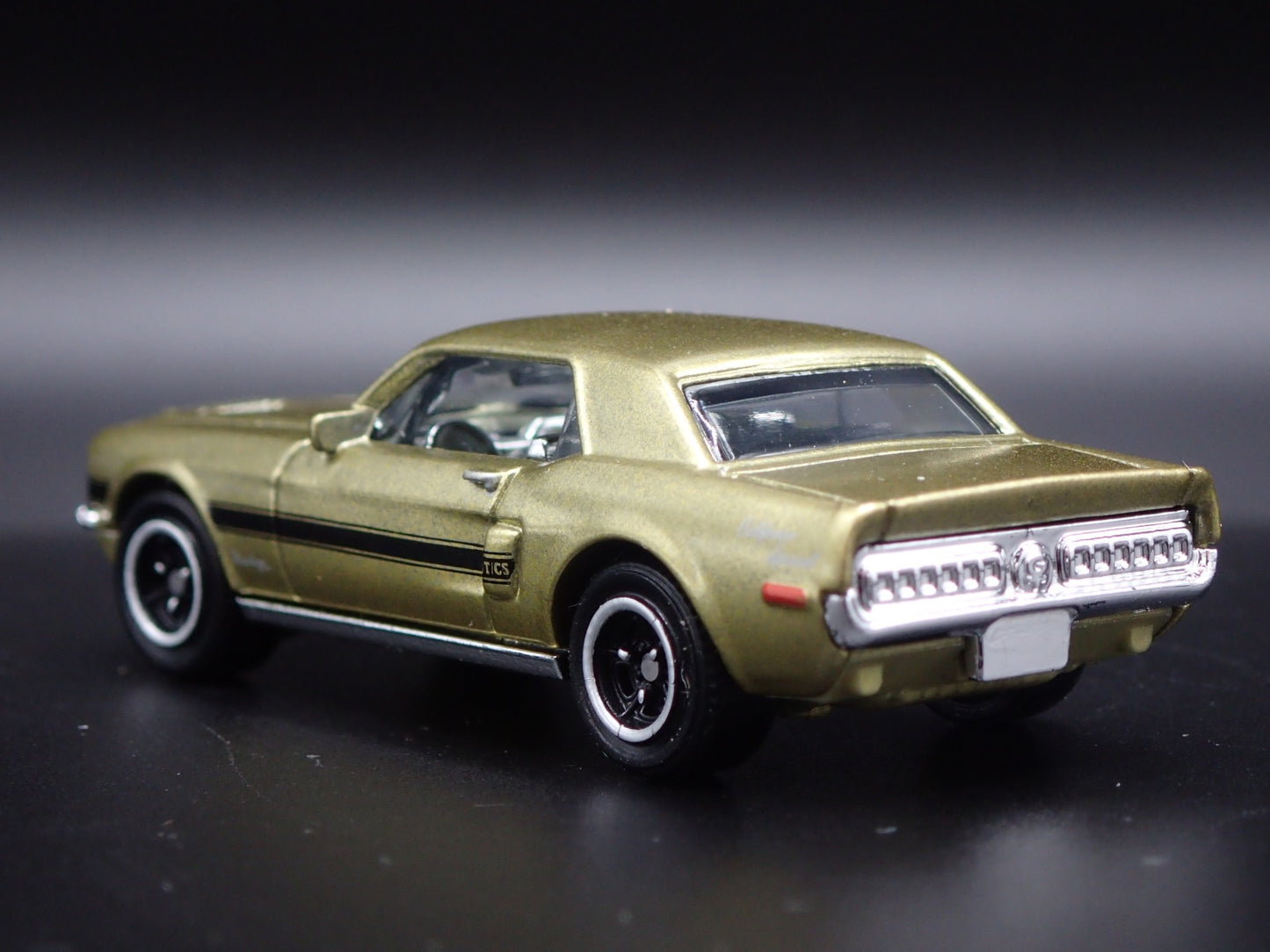 1968 68 FORD MUSTANG COUPE GTGS 1:64 SCALE COLLECTIBLE DIORAMA DIECAST MODEL CAR
