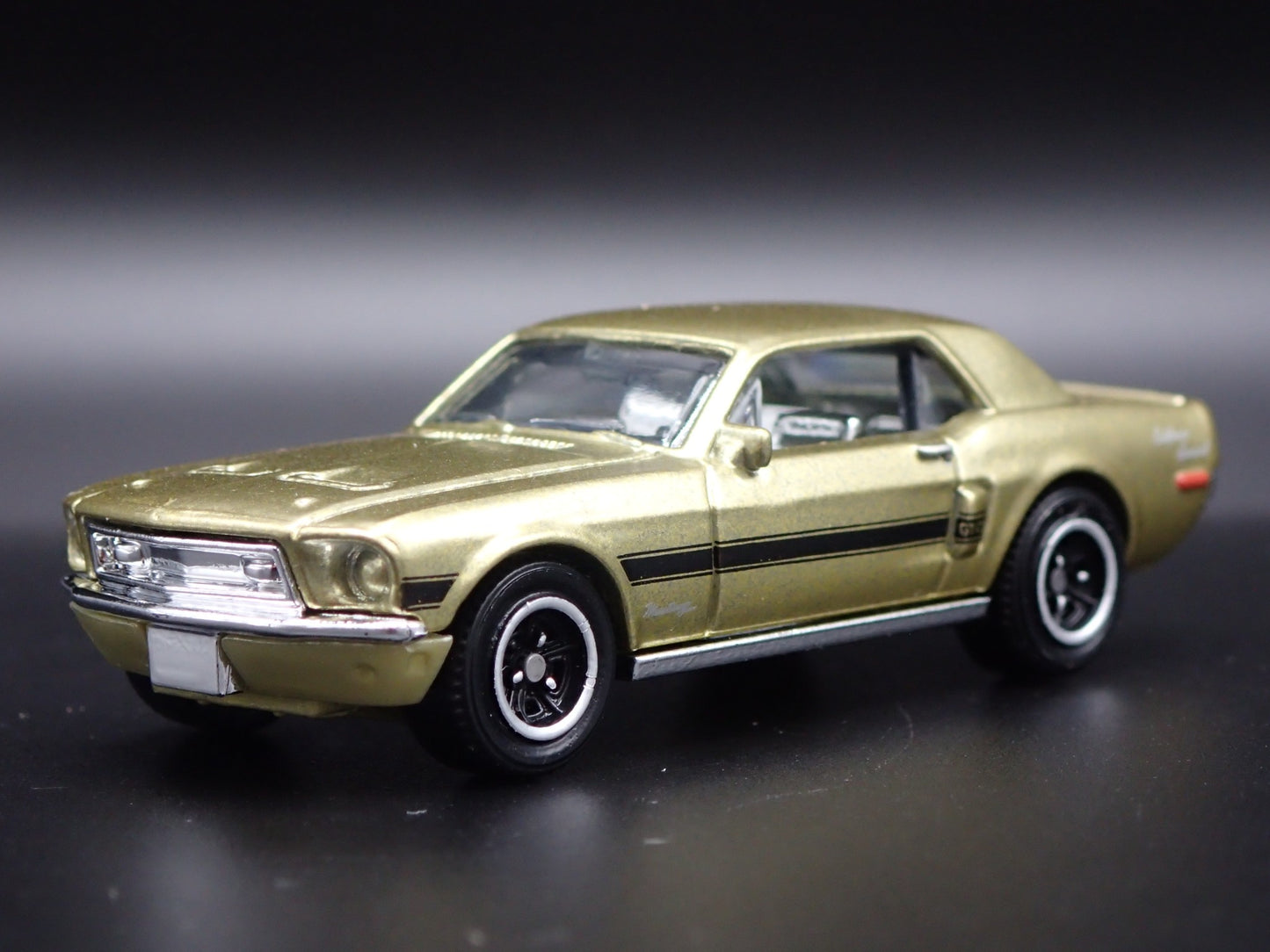 1968 68 FORD MUSTANG COUPE GTGS 1:64 SCALE COLLECTIBLE DIORAMA DIECAST MODEL CAR