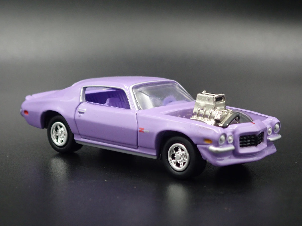 1973 73 CHEVY CHEVROLET CAMARO Z28 PURPLE 1:64 SCALE DIORAMA DIECAST MODEL CAR
