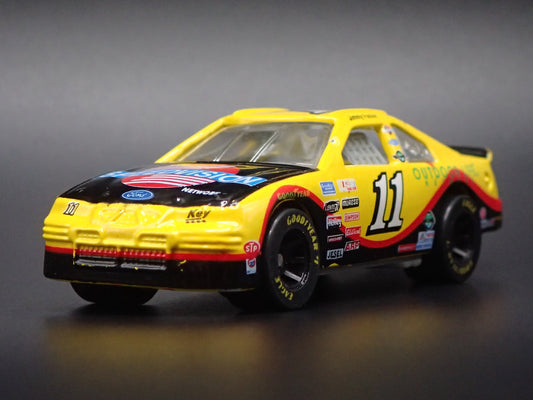 1997 97 FORD THUNDERBIRD 11 JIMMY FOSTER SPEEDVISION NASCAR 1:64 DIECAST CAR