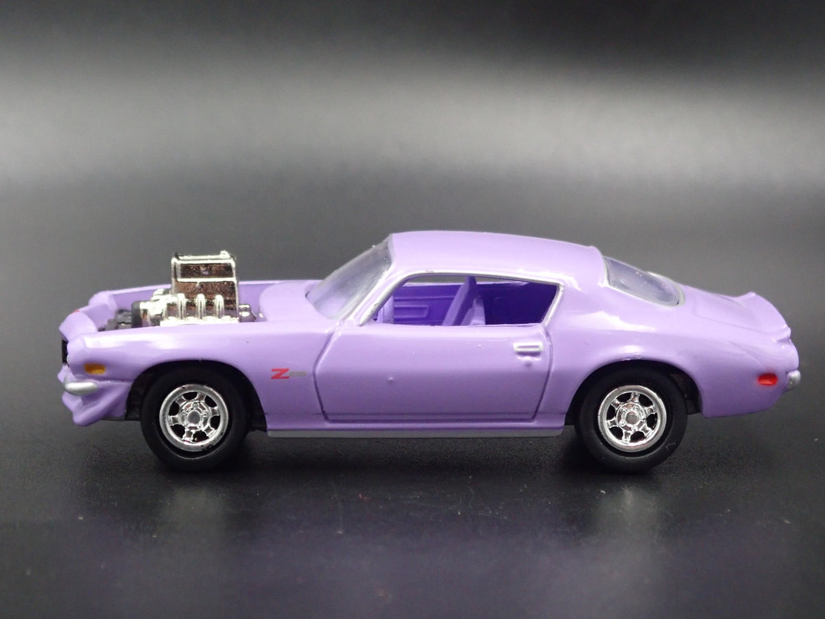 1973 73 CHEVY CHEVROLET CAMARO Z28 PURPLE 1:64 SCALE DIORAMA DIECAST MODEL CAR
