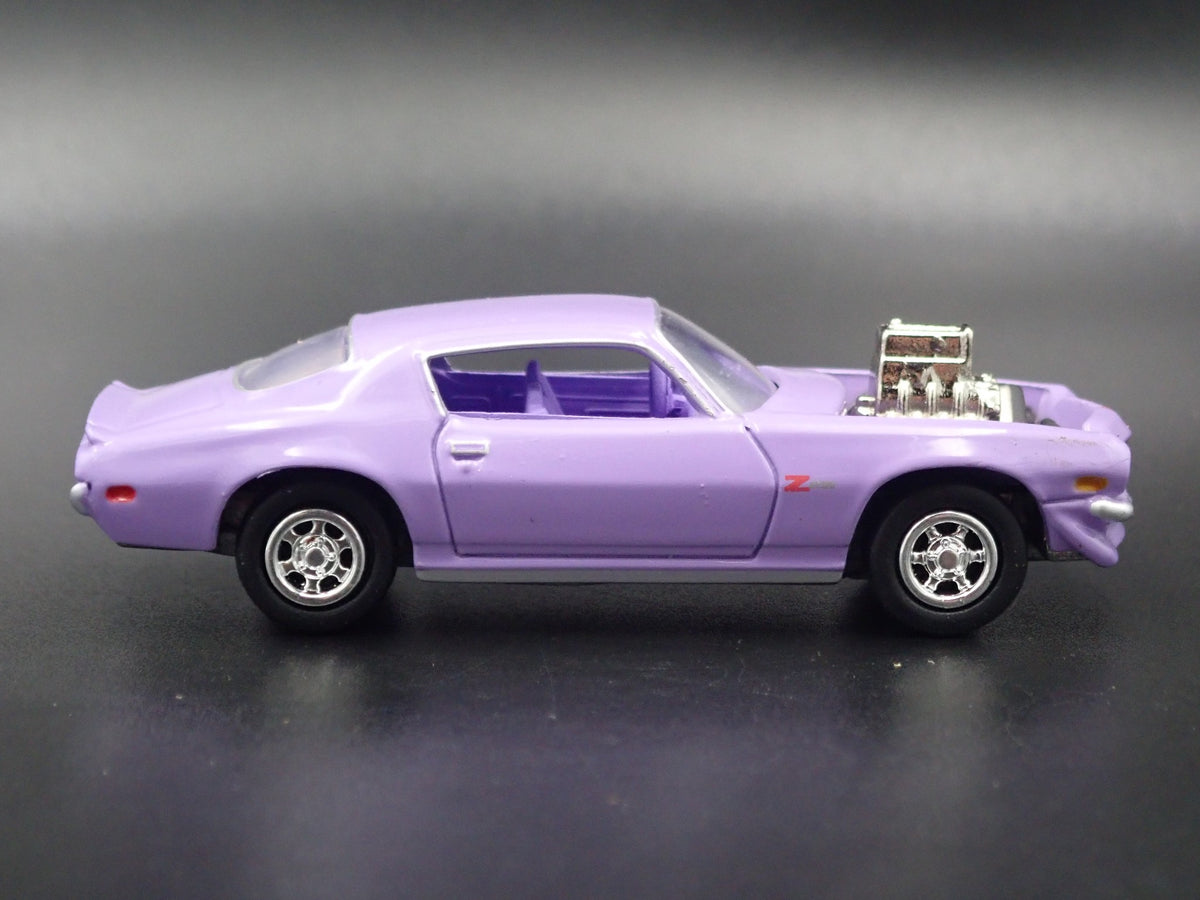 1973 73 CHEVY CHEVROLET CAMARO Z28 PURPLE 1:64 SCALE DIORAMA DIECAST MODEL CAR