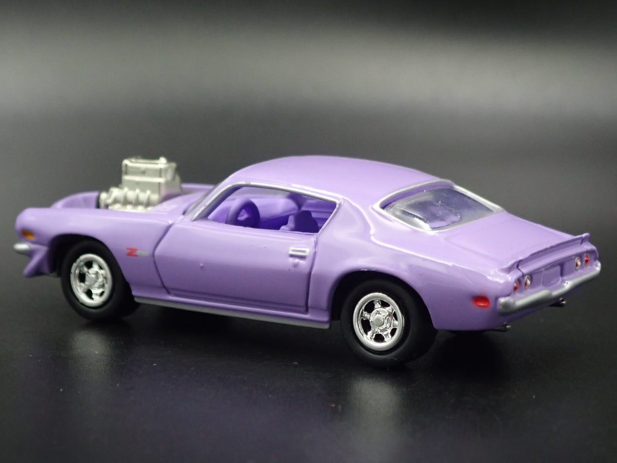 1973 73 CHEVY CHEVROLET CAMARO Z28 PURPLE 1:64 SCALE DIORAMA DIECAST MODEL CAR