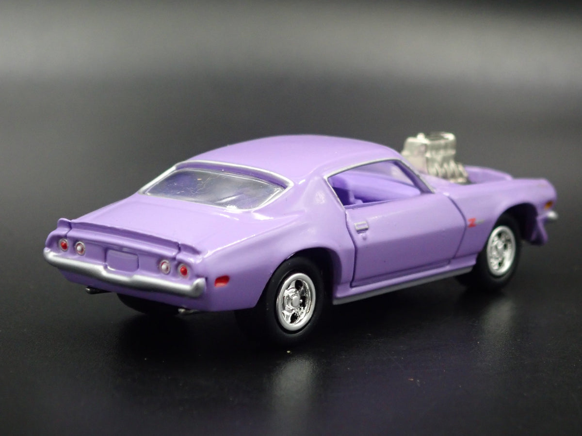 1973 73 CHEVY CHEVROLET CAMARO Z28 PURPLE 1:64 SCALE DIORAMA DIECAST MODEL CAR