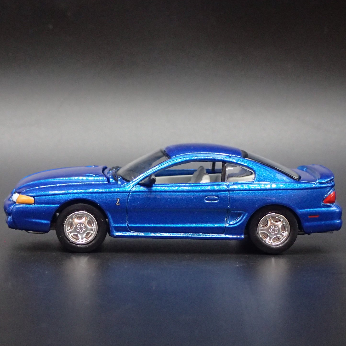 1994-1998 FORD MUSTANG COBRA 1:64 SCALE COLLECTIBLE DIORAMA DIECAST MODEL CAR