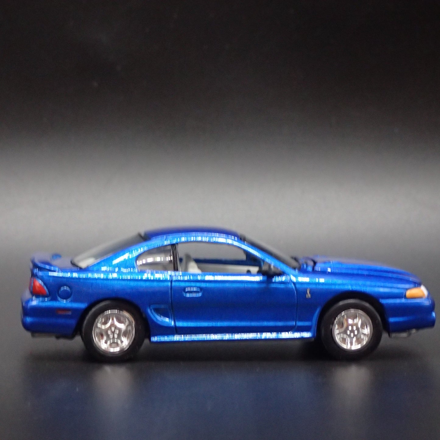 1994-1998 FORD MUSTANG COBRA 1:64 SCALE COLLECTIBLE DIORAMA DIECAST MODEL CAR