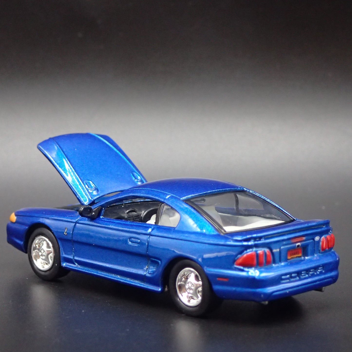 1994-1998 FORD MUSTANG COBRA 1:64 SCALE COLLECTIBLE DIORAMA DIECAST MODEL CAR